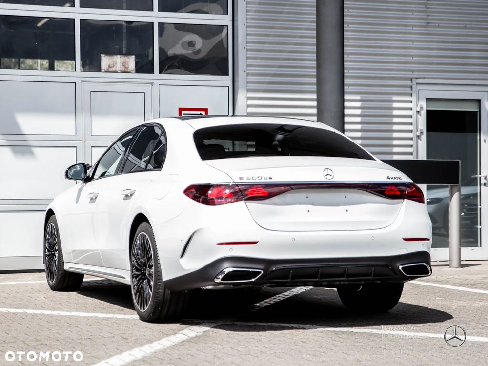 Mercedes-Benz Klasa E 300 de PHEV 4-Matic AMG 9G-Tronic - 4