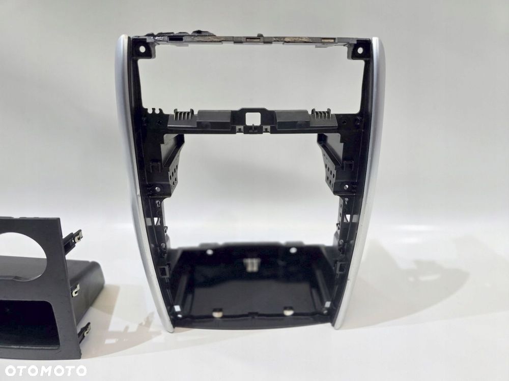 RAMKA RADIA KONSOLI ŚRODKOWEJ MERCEDES W245 07r - 2