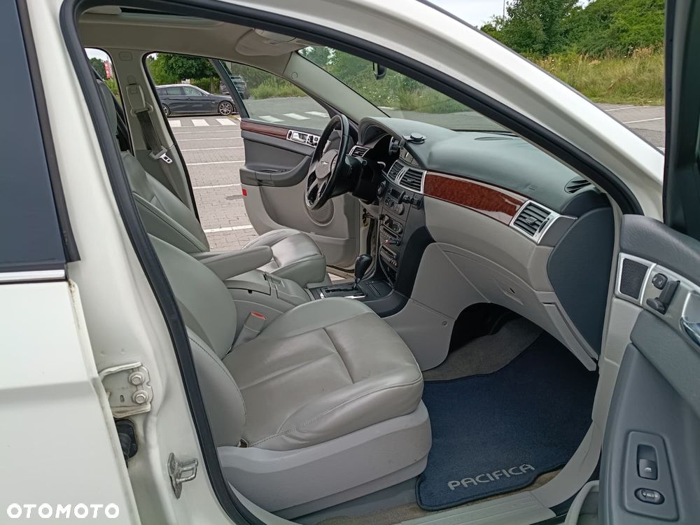 Chrysler Pacifica - 32