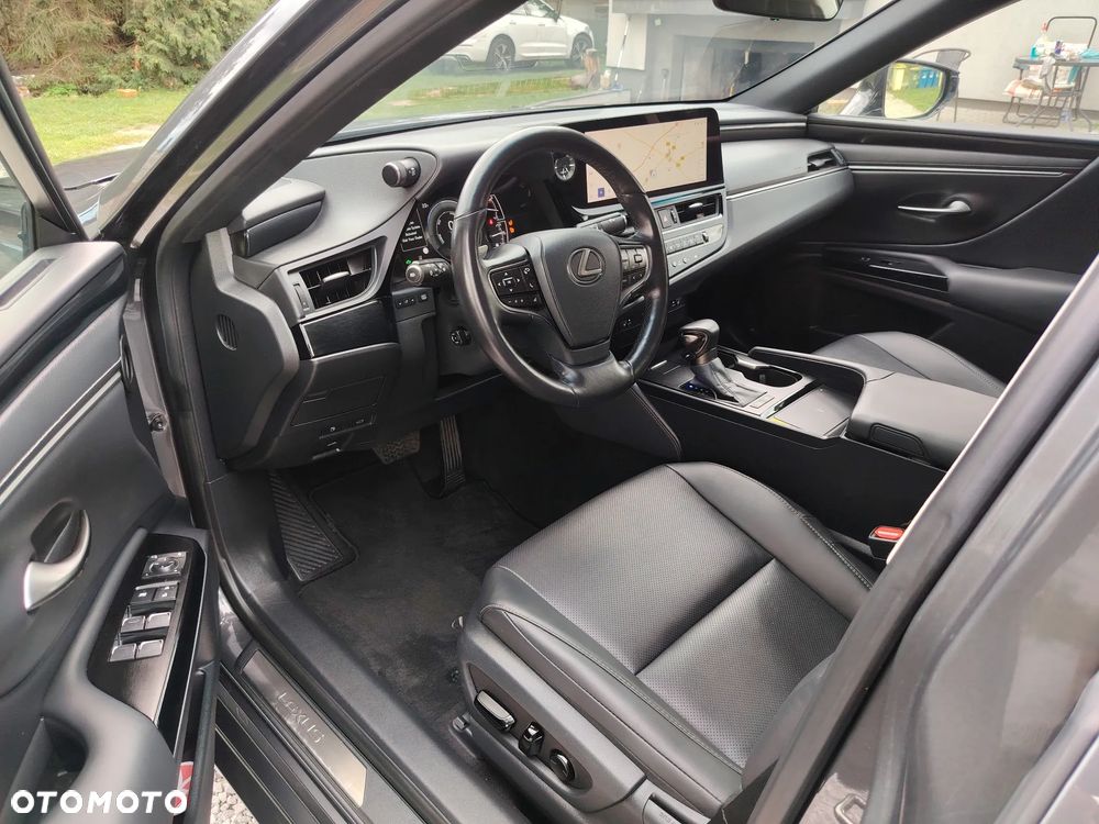 Lexus ES 300h Business Edition - 17