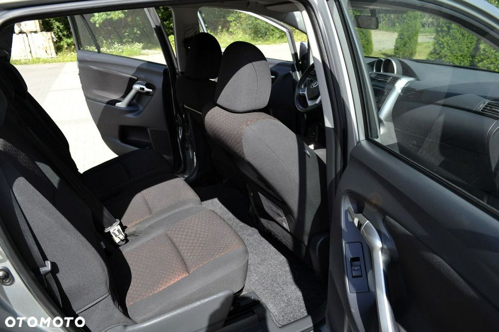 Toyota Verso 1.8 Premium - 28