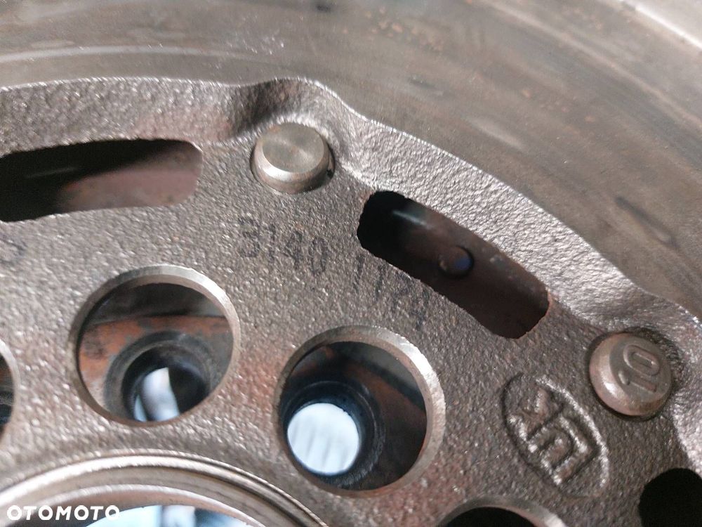 KOŁO DWUMASOWE + TARCZA + DOCISK VOLVO XC60 I 2.4 D5 31401174 31258380 - 6