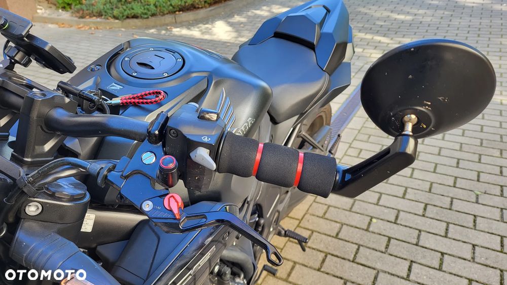 Honda CB - 12
