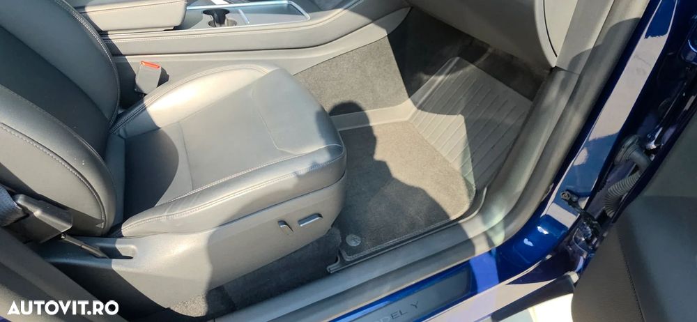 Tesla Model Y - 16