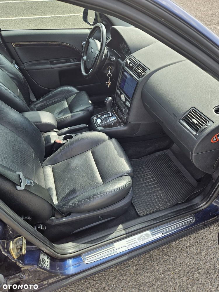 Ford Mondeo 2.5 V6 Ghia - 14