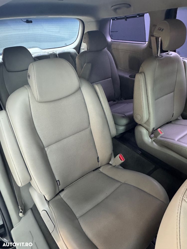 Kia Carnival - 5