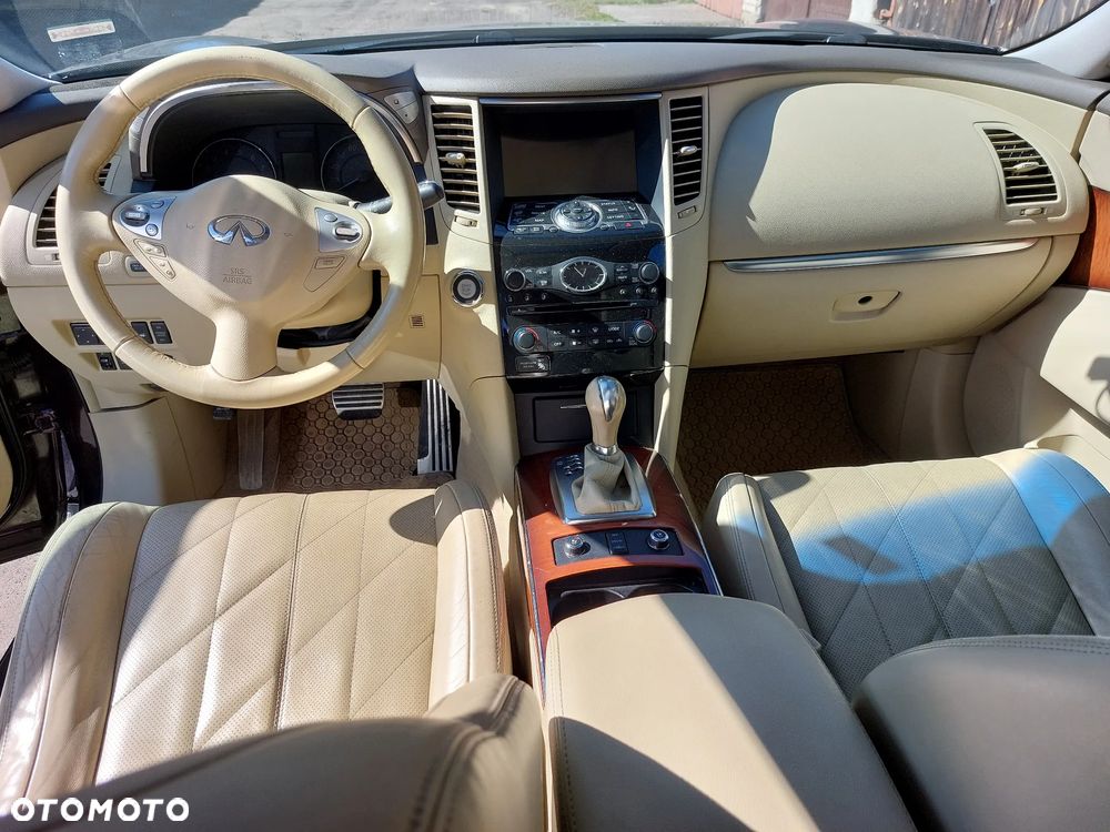 Infiniti FX - 8