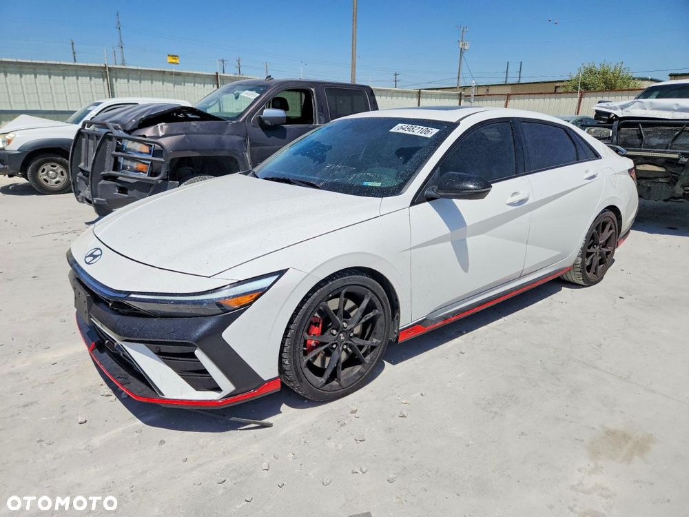 Hyundai Elantra - 1