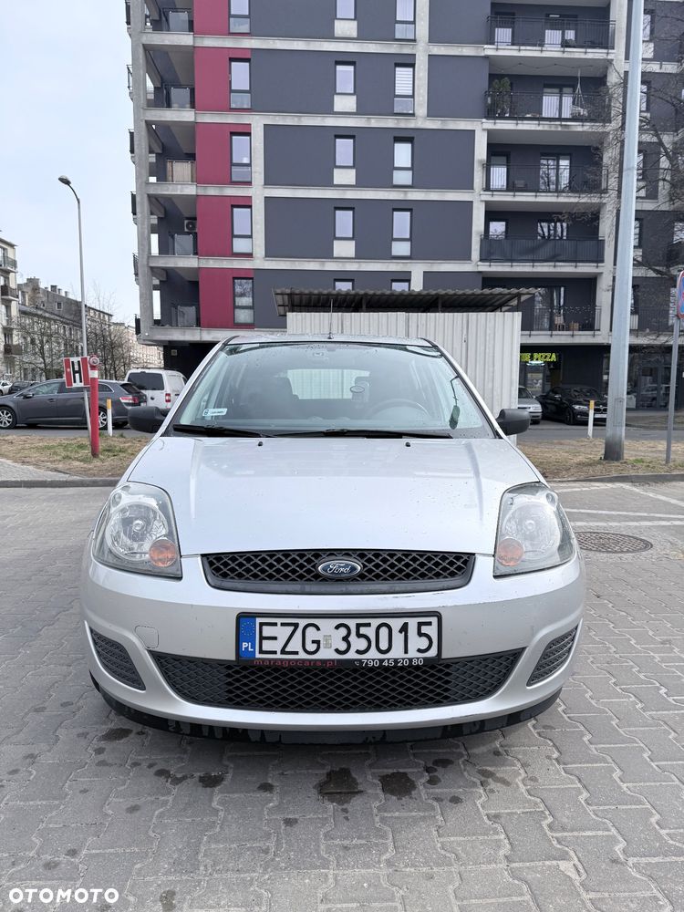 Ford Fiesta 1.3 Ambiente - 2