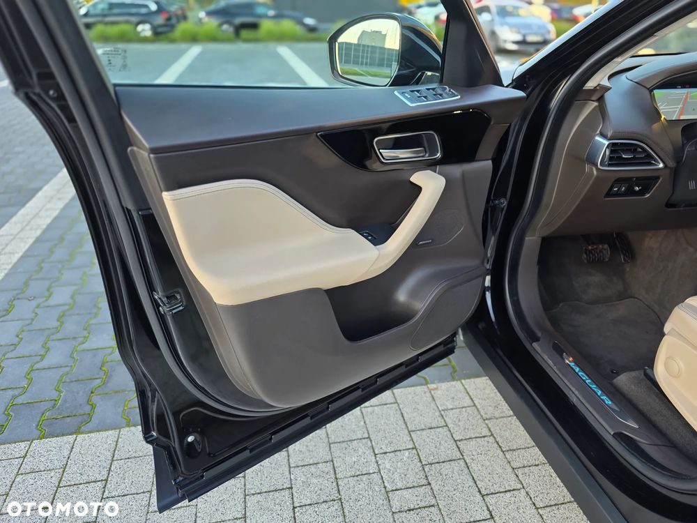 Jaguar F-Pace 2.0 i4D AWD Prestige - 18