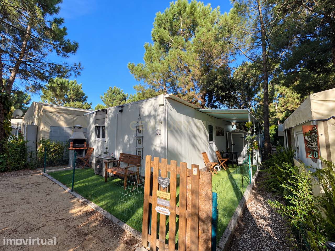 Moradia modular, situada no Lagus Campo e Aventura