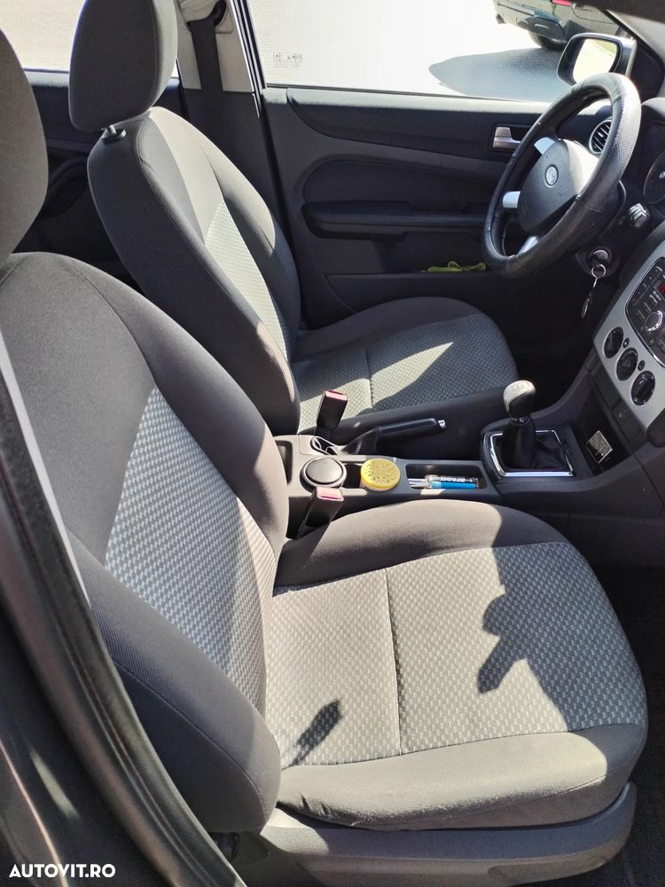 Ford Focus 1.6 Trend - 8