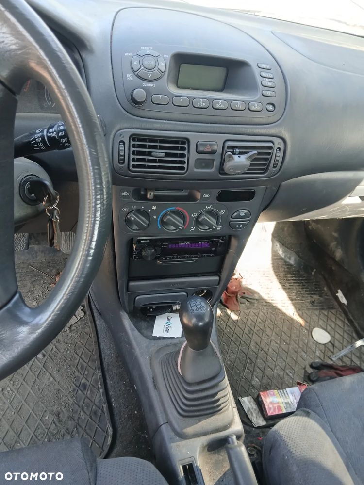 toyota corolla E11 lift 8L5 HB fotel fotele kanapa deska kokpit podsufitka boczek boczki klamka - 5