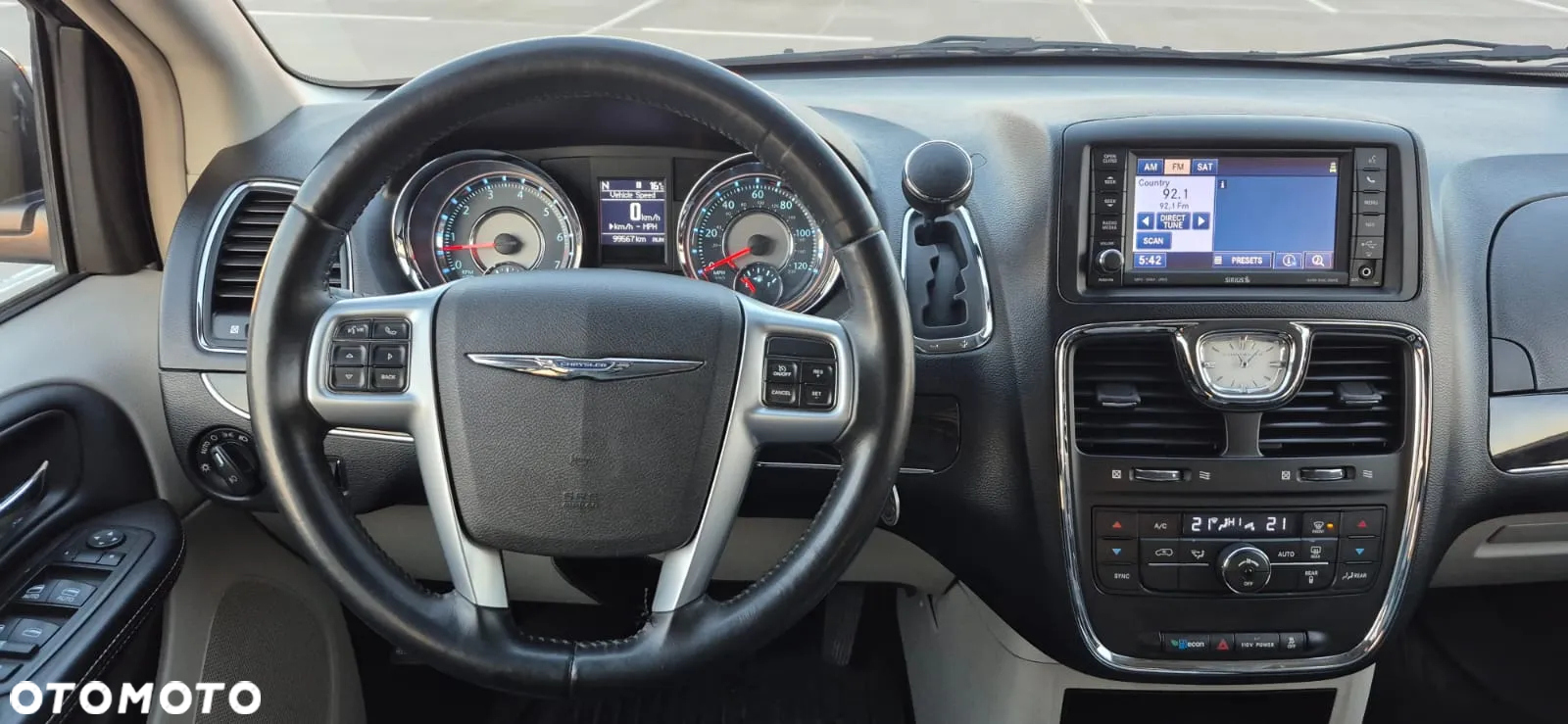Chrysler Town & Country - 14