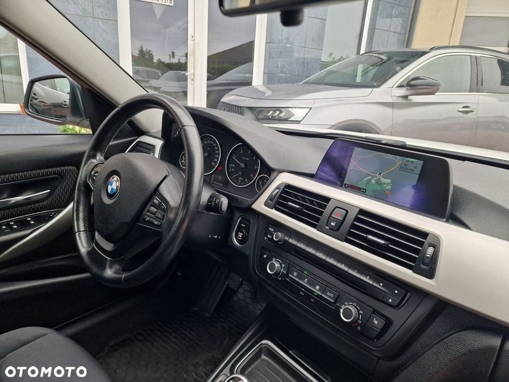 BMW Seria 3 320d xDrive - 21