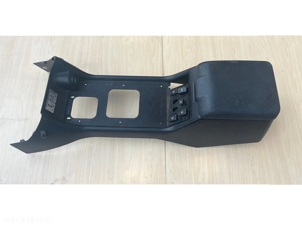 Tunel środkowy podłokietnik czarny manualna LAND ROVER DISCOVERY 1 I 2 II 2 II - 1