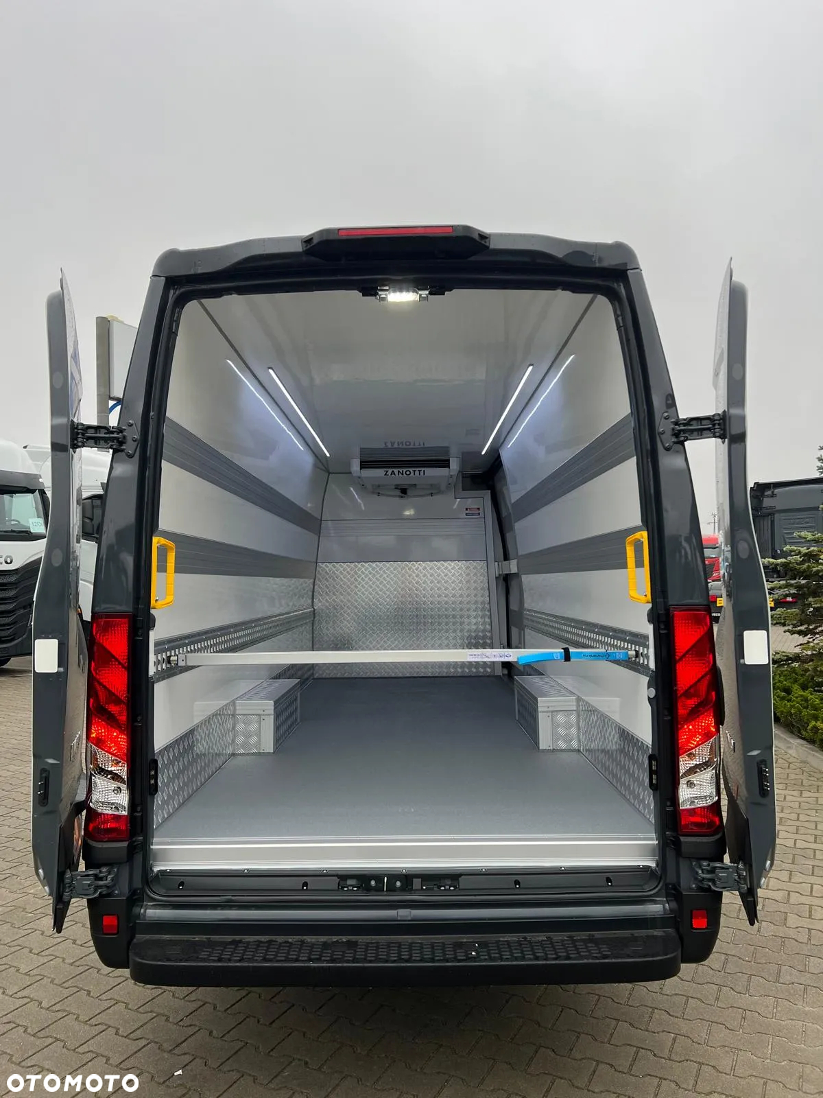 Iveco 35S18V Chłodnia Izoterma Maxi Nowy - 5