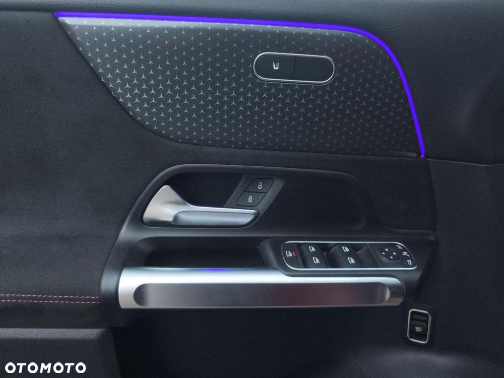 Mercedes-Benz GLB - 12