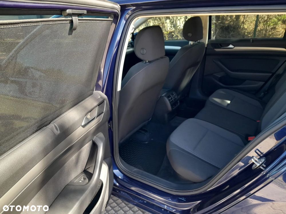 Volkswagen Passat - 26