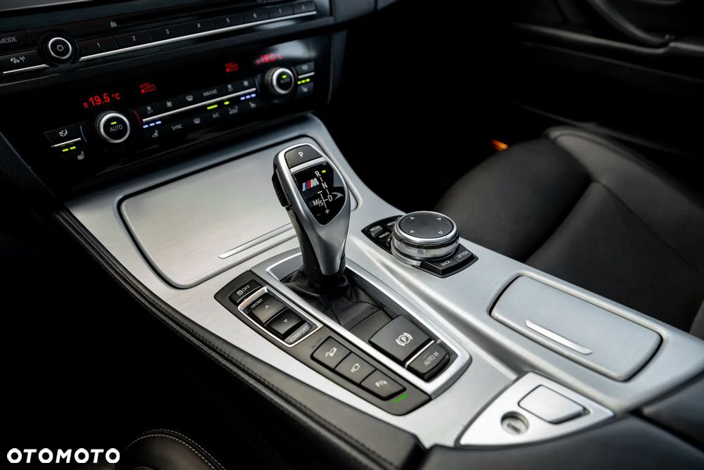 BMW Seria 5 M550d xDrive Sport-Aut - 39