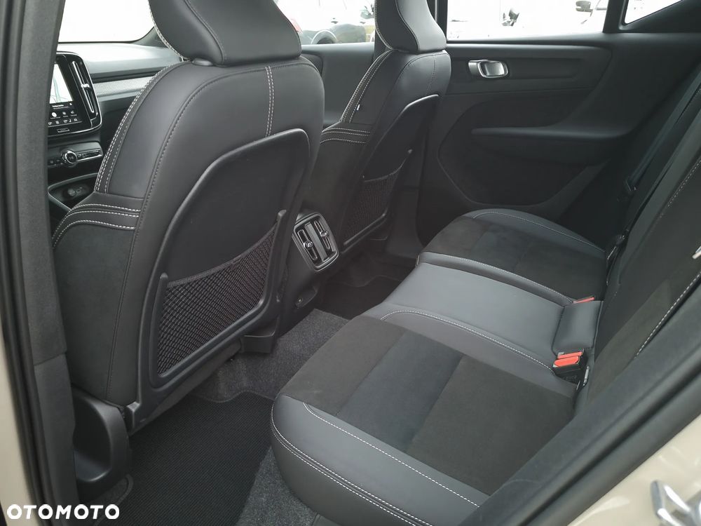 Volvo XC 40 B3 Plus Dark - 15