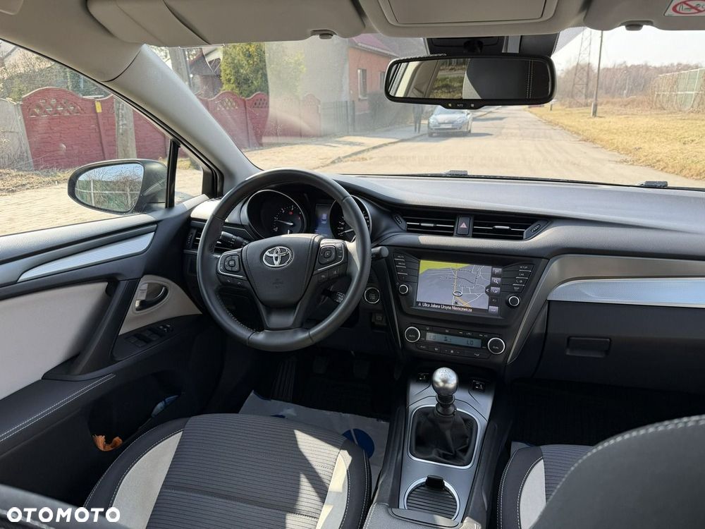 Toyota Avensis - 8