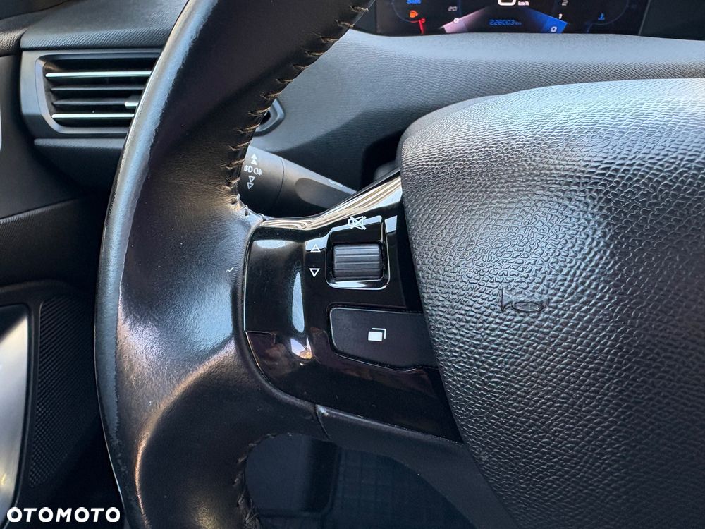 Peugeot 308 1.5 BlueHDi Allure Pack S&S - 16