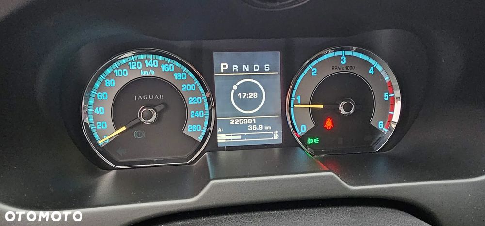 Jaguar XF 2.7 V6 D Premium Luxury - 9