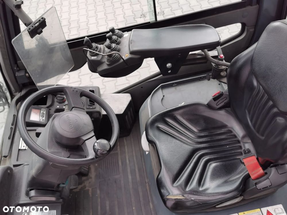 Toyota Toyota 02-8FDJF35 - 8