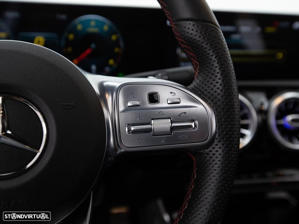 Mercedes-Benz A 250 7G-DCT AMG Line - 17