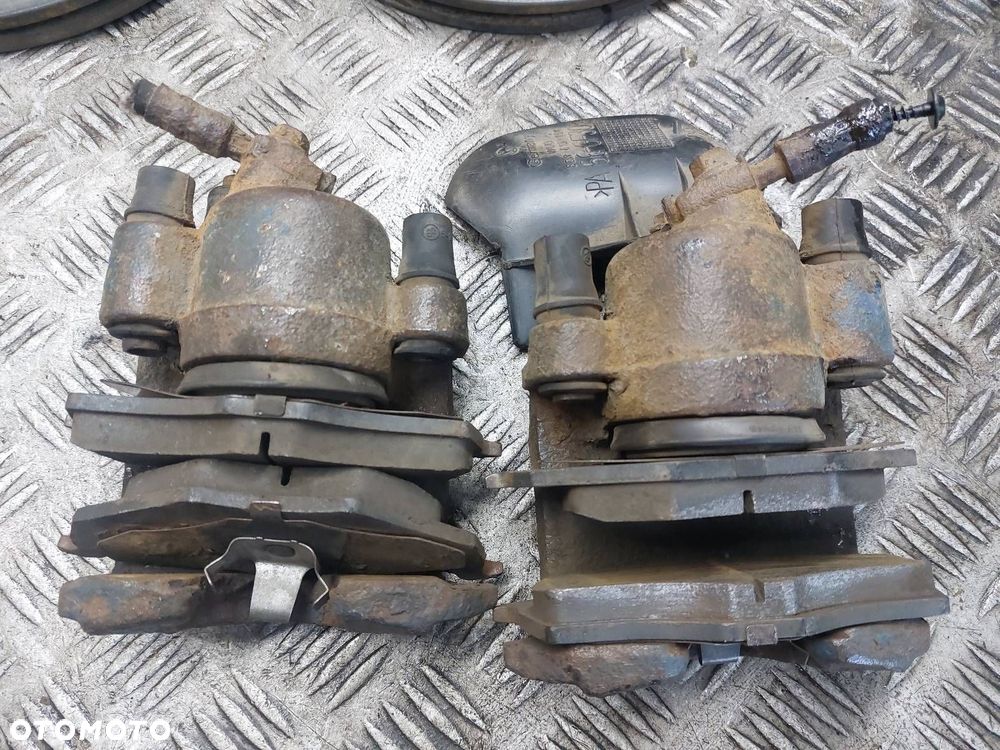 TARCZE HAMULCOWE PRZÓD + KLOCKI + ZACISKI SKODA FABIA I 1.2 6V - 2