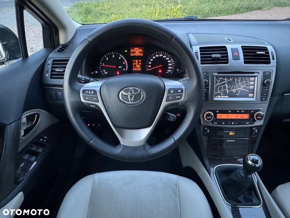 Toyota Avensis - 8