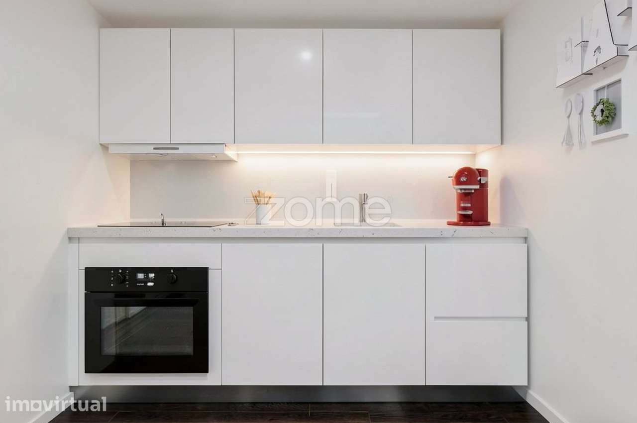 Moradia T4 Renovada, distribuída em dois apartamentos T2 - Grande imagem: 4/37