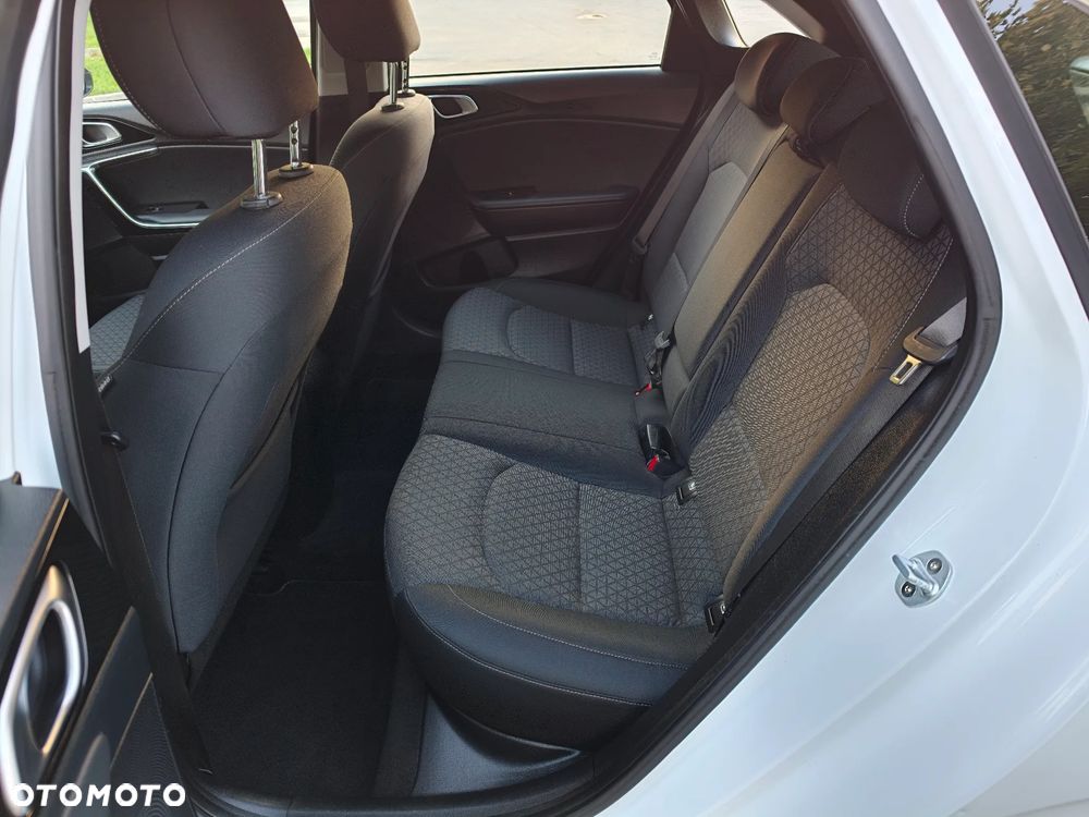 Kia Ceed 1.4 T-GDI L Business Line Plus - 23