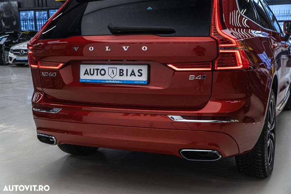 Volvo XC 60 B4 MHEV AT8 AWD Momentum Pro - 14