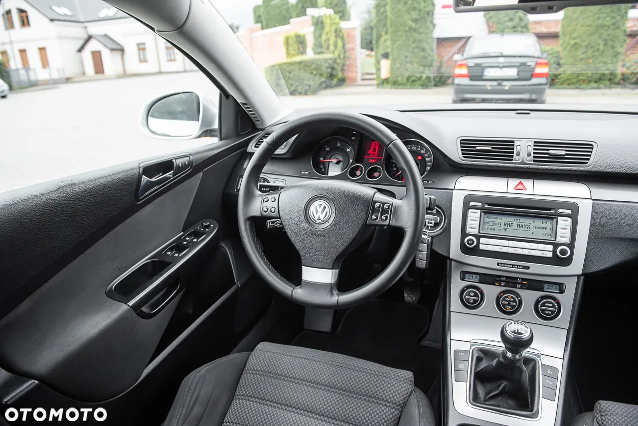 Volkswagen Passat 2.0 TDI Sportline - 24