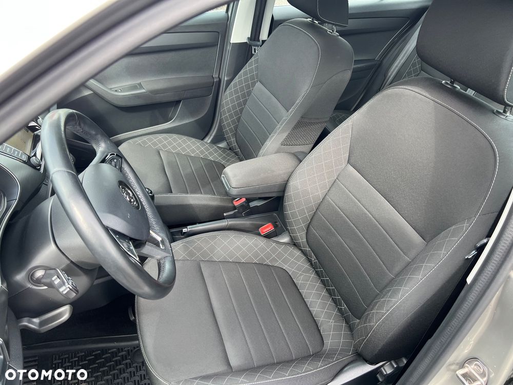 Skoda Fabia 1.0 TSI Cool Edition Red & Grey - 19