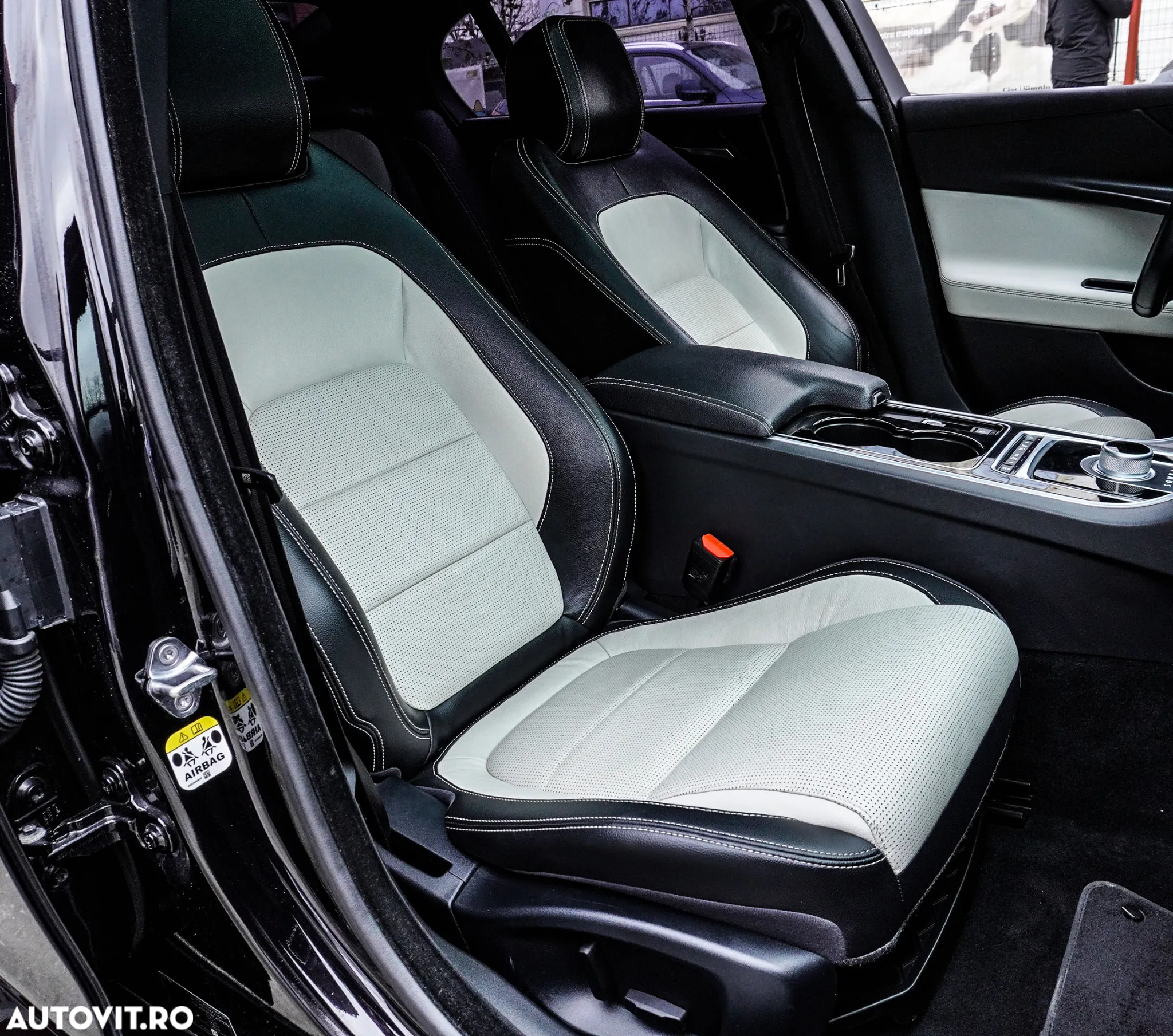 Jaguar XE 2.0 R-Sport - 15