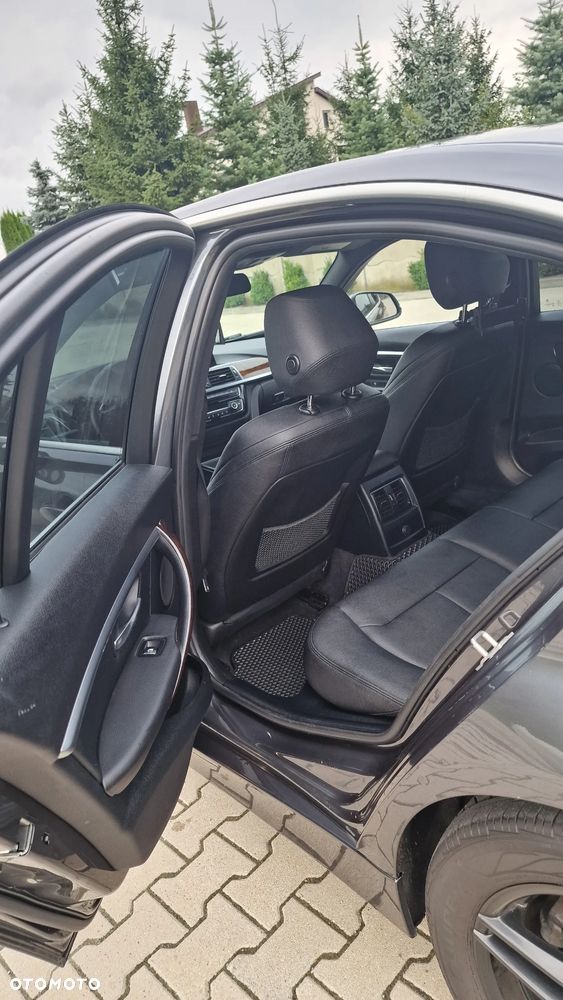 BMW Seria 3 330i xDrive Sport Line - 14