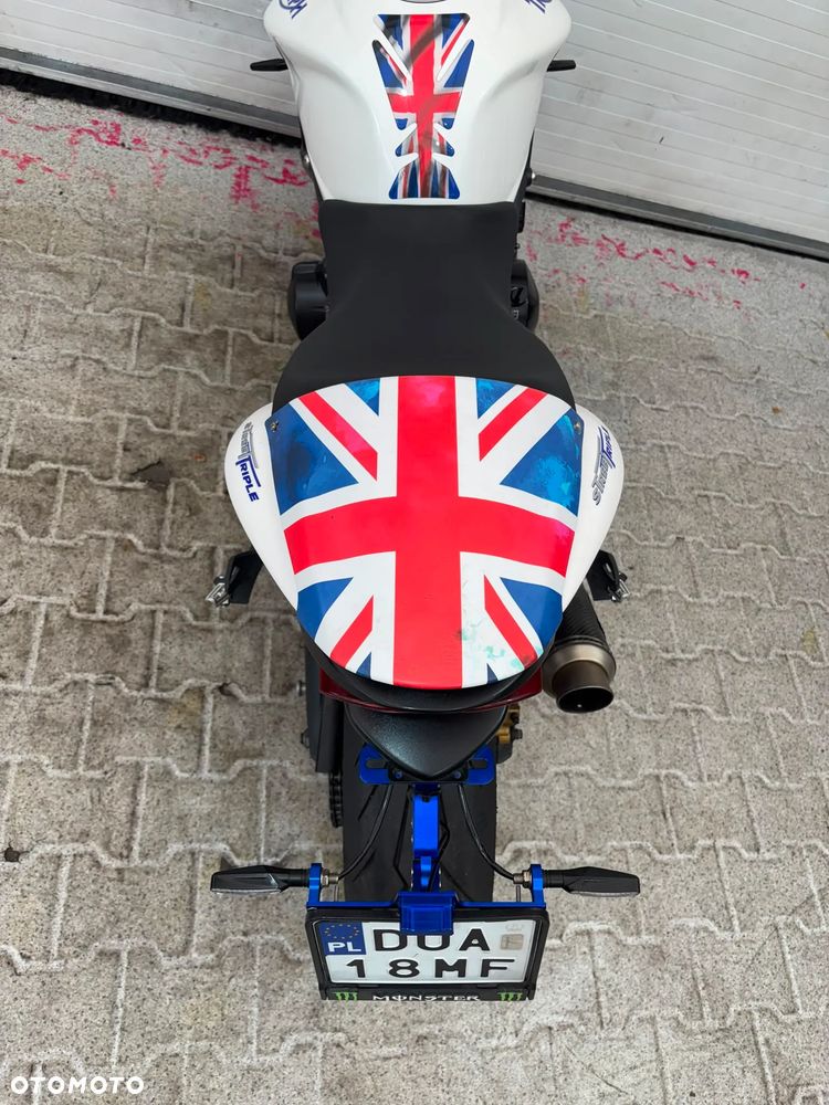 Triumph Street Triple - 32