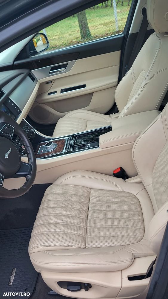 Jaguar XF - 11