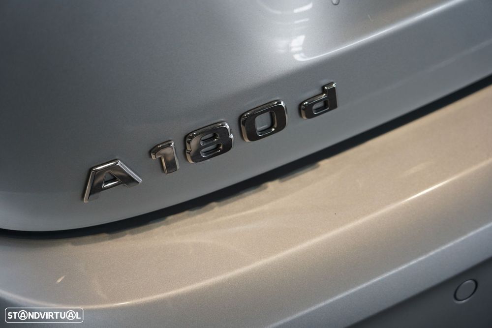 Mercedes-Benz A 180 d AMG Line - 38