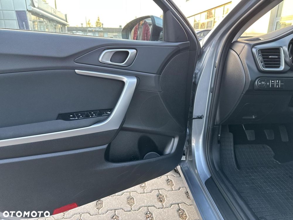 Kia Ceed 1.5 T-GDI M - 10