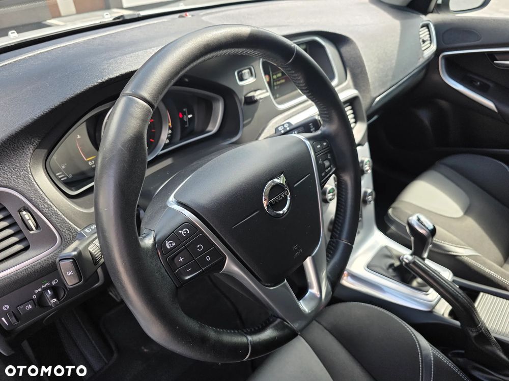 Volvo V40 D3 Momentum - 16
