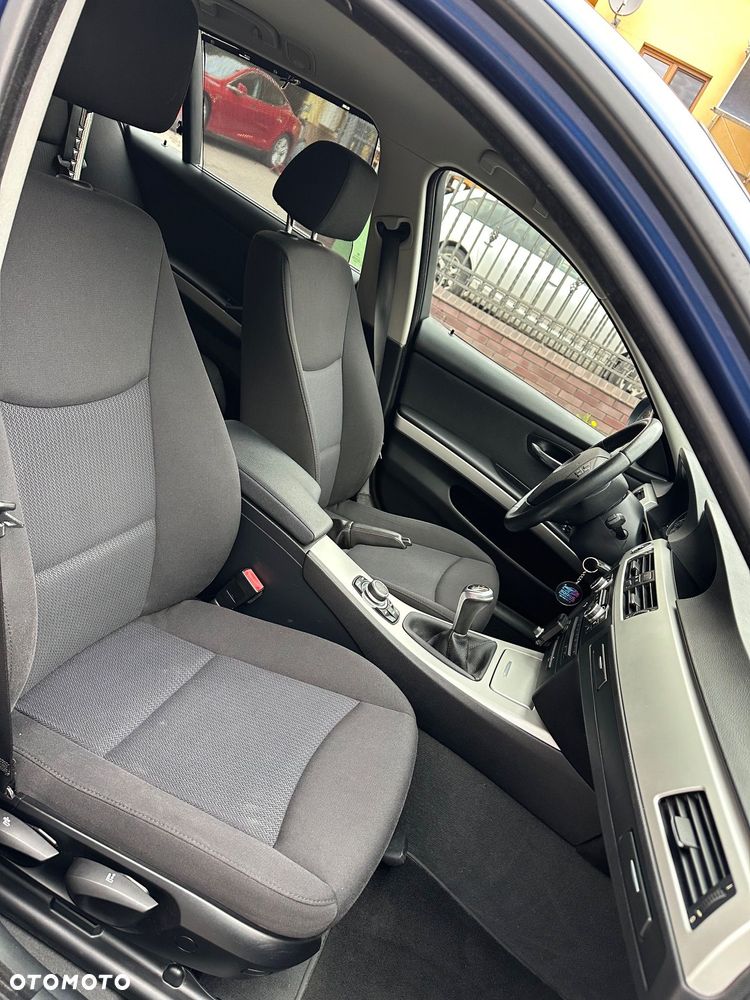 BMW Seria 3 318i Edition Exclusive - 24