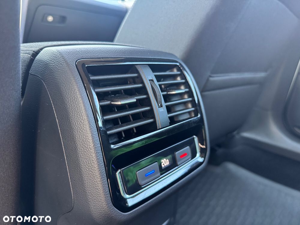 Volkswagen Passat - 12