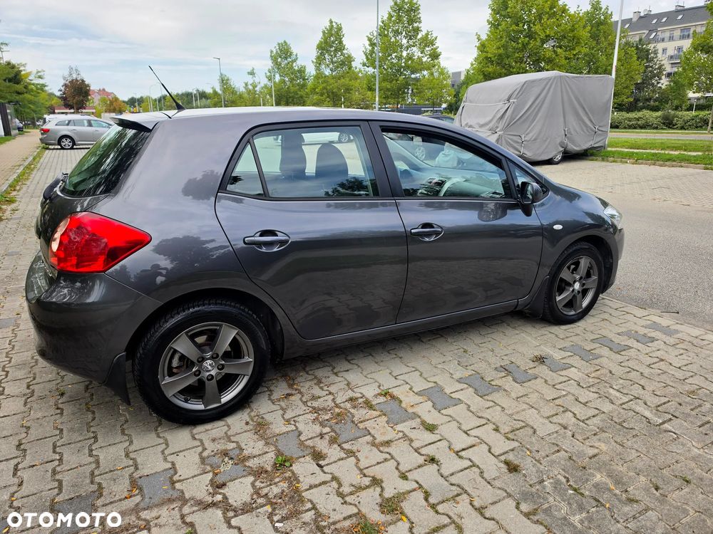 Toyota Auris 1.6 VVT-i Executive - 4