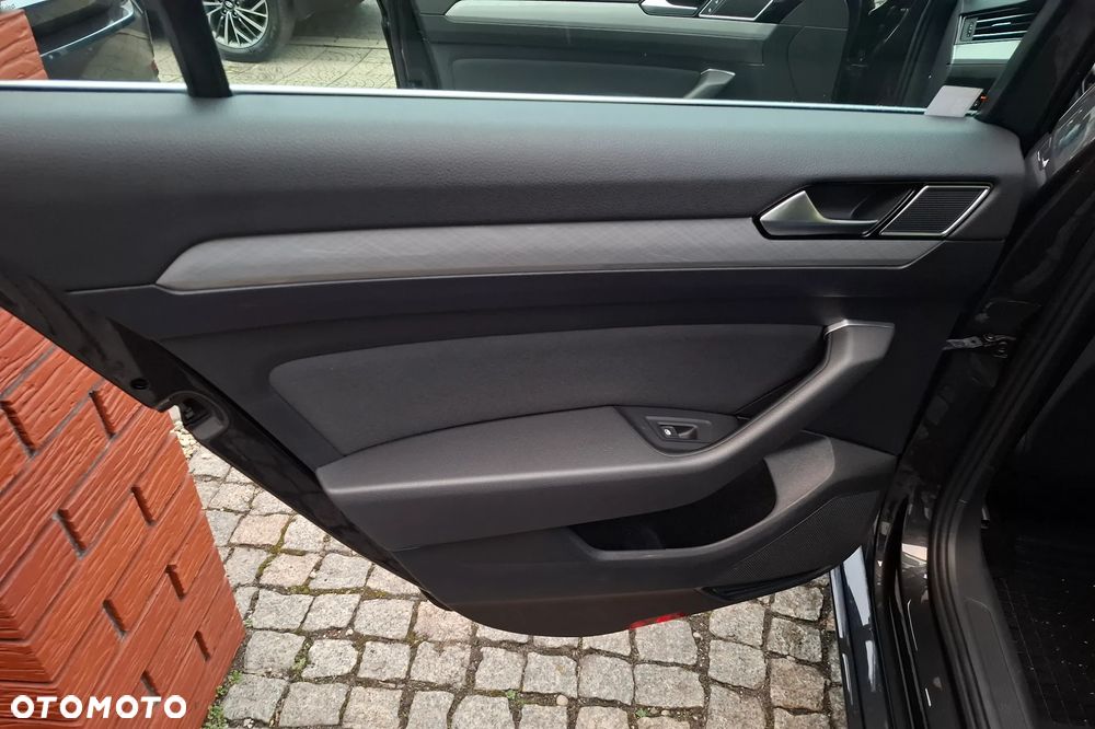 Volkswagen Passat 1.5 TSI EVO Business - 35
