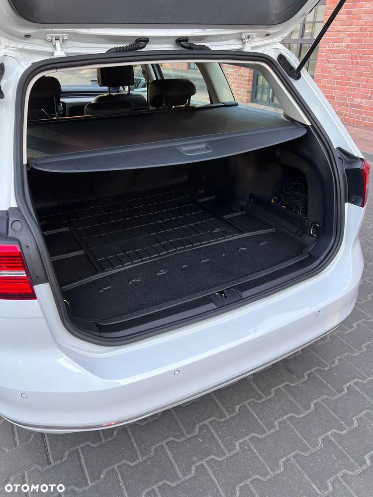 Volkswagen Passat 1.8 TSI BMT Highline - 33