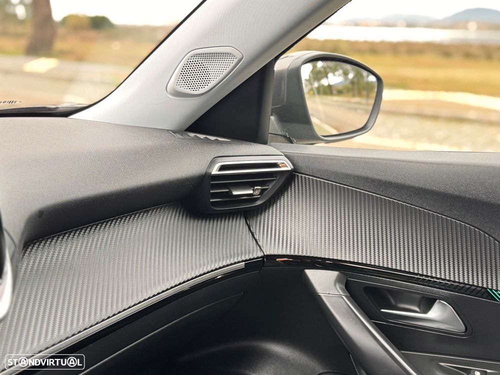 Peugeot 2008 PureTech 130 EAT8 Allure - 18